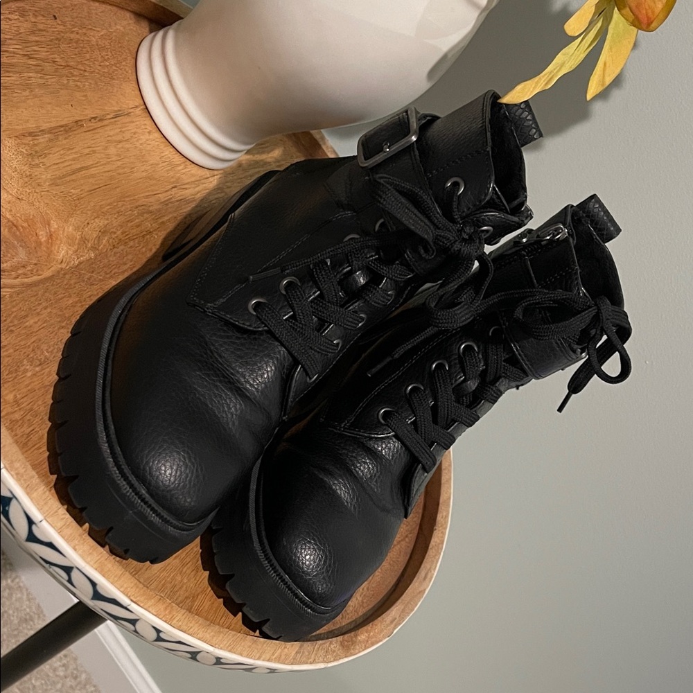 Elegant Black Leather Combat Boots - Picture 7 of 7